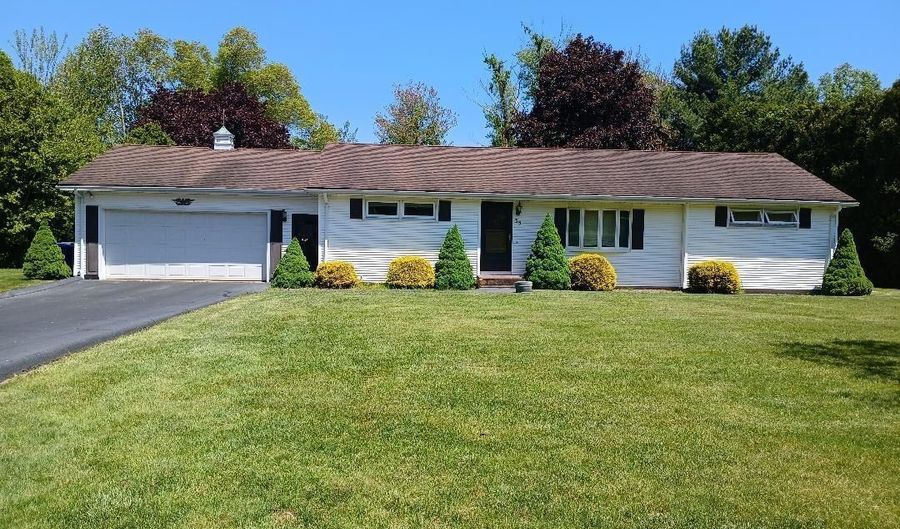 35 Dorchester Ln, Branford, CT 06405 - 3 Beds, 2 Bath