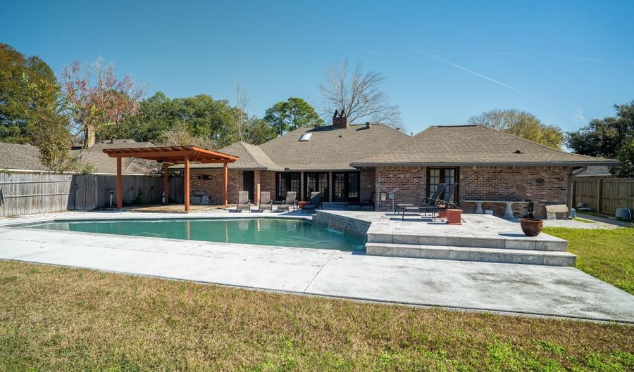 3736 Sessions Dr, Baton Rouge, LA 70816 - 4 Beds, 3 Bath
