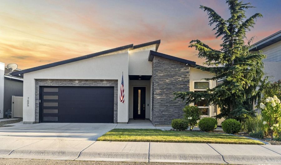 7645 W Hill Rd, Boise, ID 83714 - 3 Beds, 3 Bath