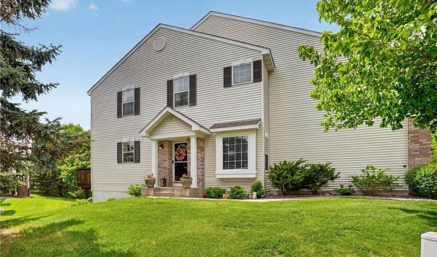 15277 Florist Cir, Apple Valley, MN 55124 - 4 Beds, 4 Bath
