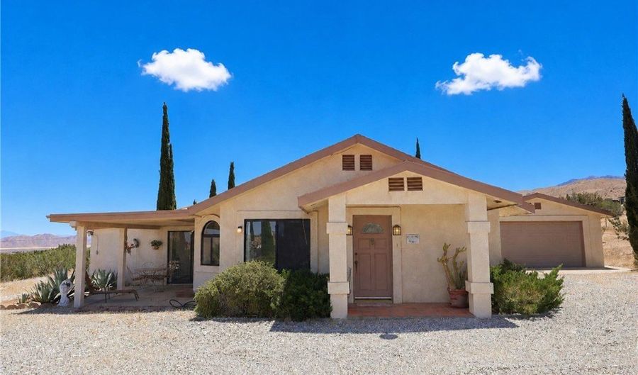 25274 Skyline, Apple Valley, CA 92308 - 2 Beds, 3 Bath