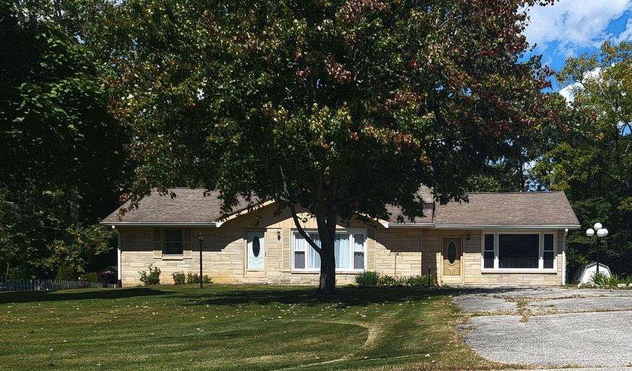 1949 Sunny Acres Dr Dr, Bedford, IN 47421 - 3 Beds, 2 Bath