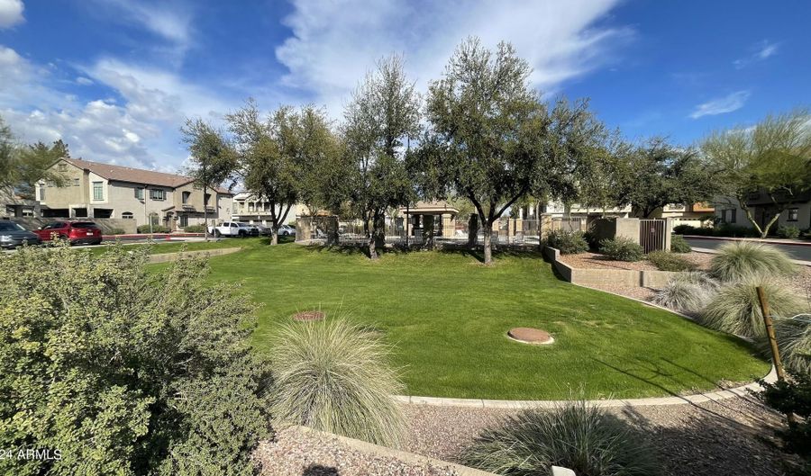 2727 N PRICE Rd 37, Chandler, AZ 85224 - 2 Beds, 3 Bath
