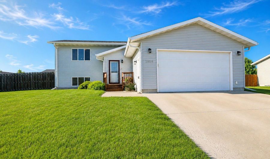 1016 SW 16th Ave, Aberdeen, SD 57401 - 4 Beds, 2 Bath