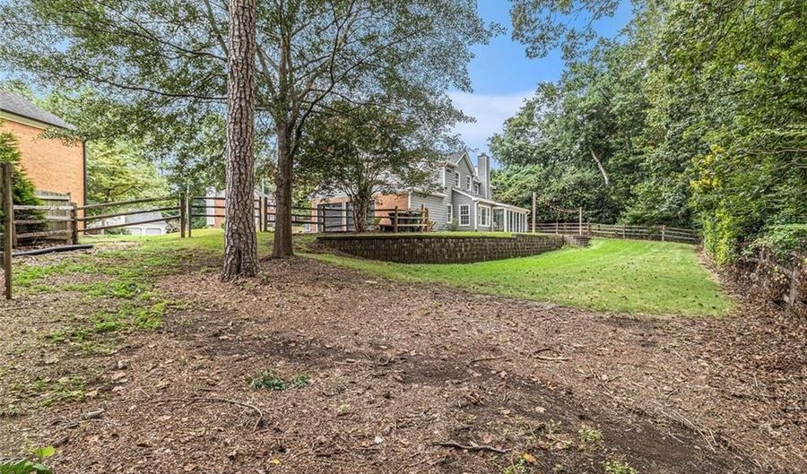 1802 Hedge Sparrow Ct NE, Roswell, GA 30075 - 5 Beds, 3 Bath