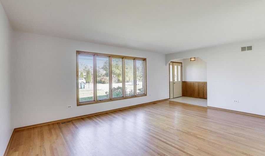 11242 S Avon Ave, Alsip, IL 60803 - 4 Beds, 3 Bath