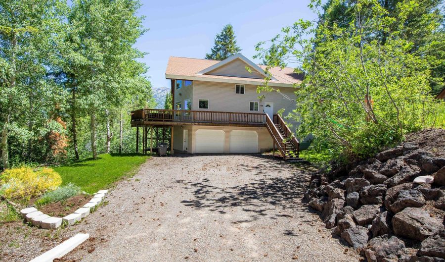 166 STOOR Dr, Alpine, WY 83128 - 3 Beds, 3 Bath