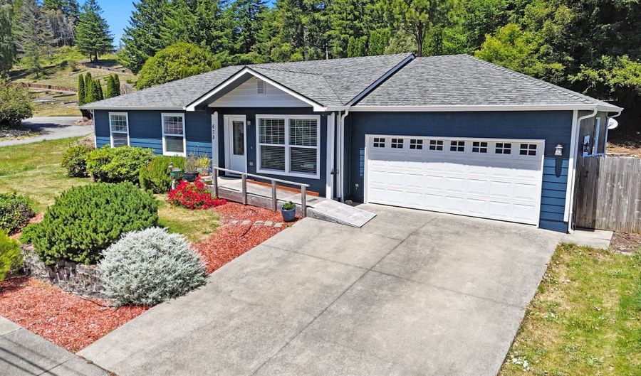 632 MEADOW Ln, Brookings, OR 97415 - 3 Beds, 2 Bath