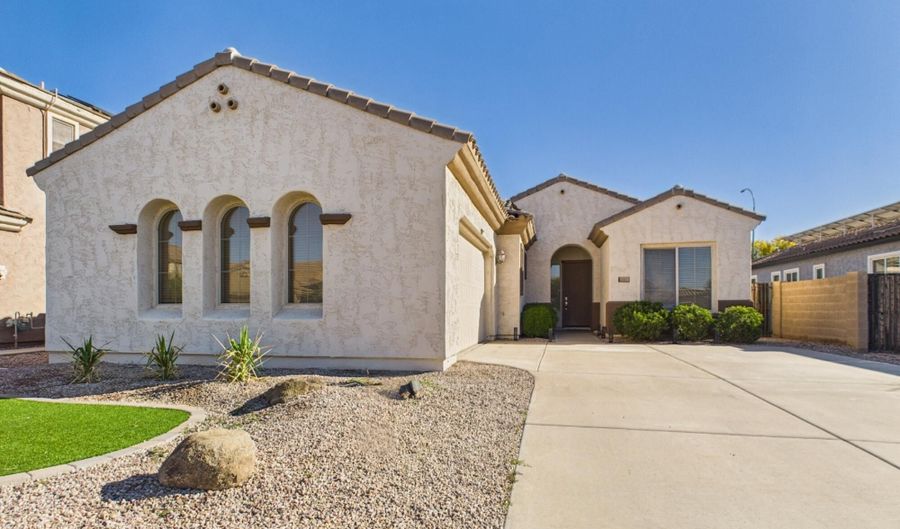6915 S SAPPHIRE Way, Chandler, AZ 85249 - 4 Beds, 2 Bath