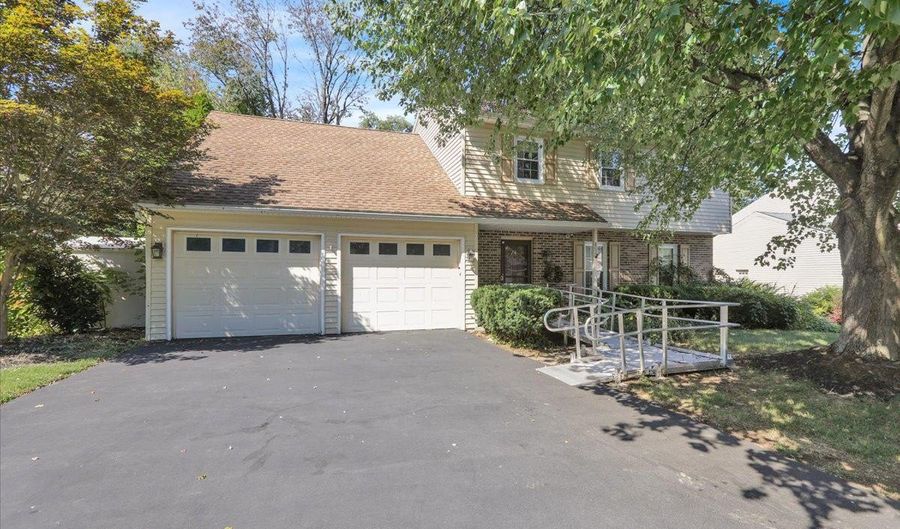 802 APPLE Dr, Reading, PA 19610 - 4 Beds, 3 Bath