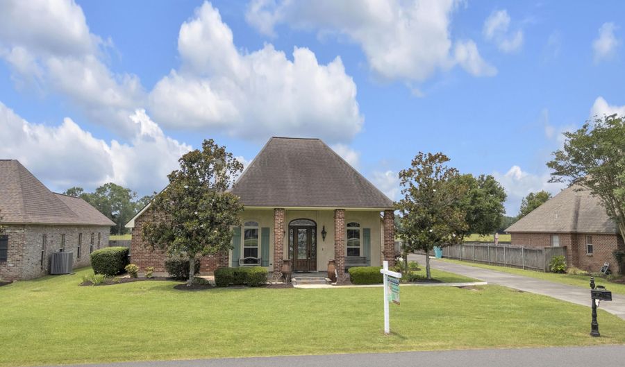 210 Grand Lake Dr, Arnaudville, LA 70512 - 4 Beds, 3 Bath