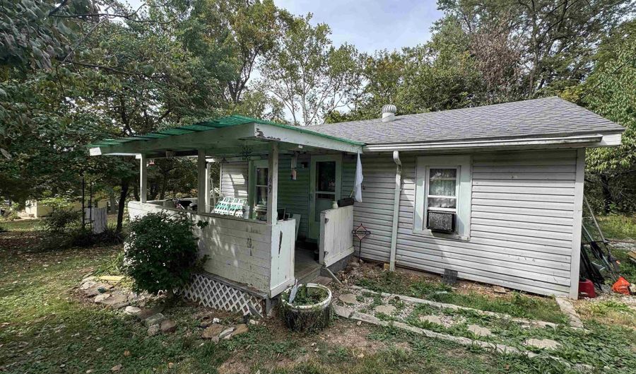 49 Walnut Hts, Bedford, IN 47421 - 1 Beds, 1 Bath