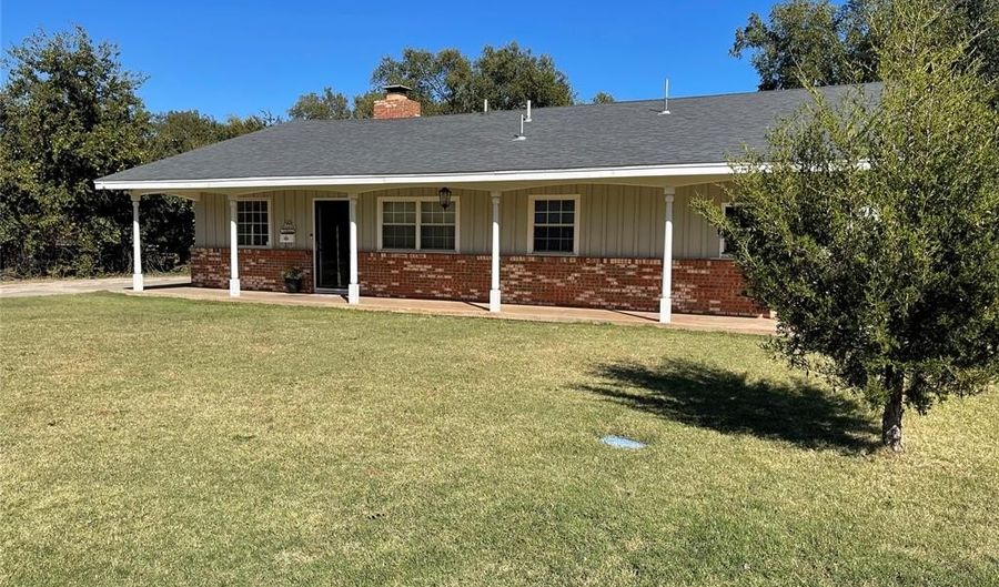 1001 London Dr, Anadarko, OK 73005 - 3 Beds, 2 Bath