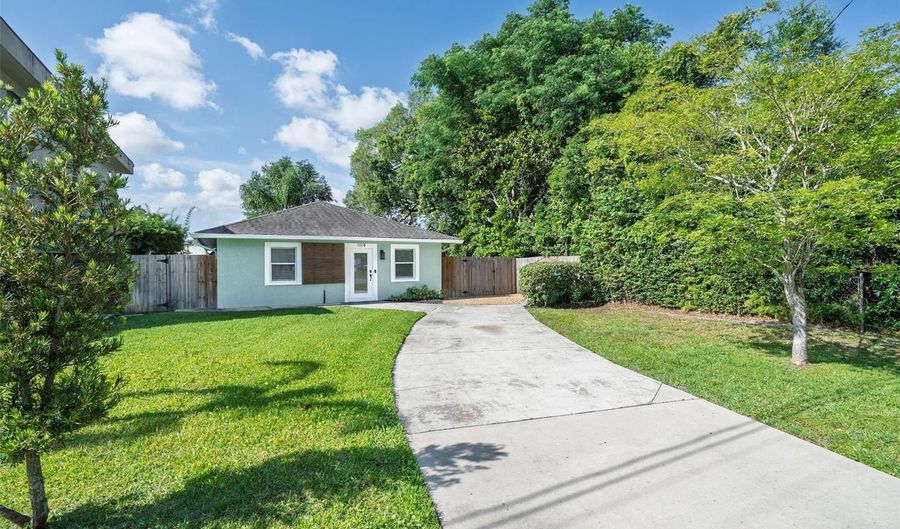 1114 DELRIDGE Ave, Orlando, FL 32804 - 2 Beds, 2 Bath