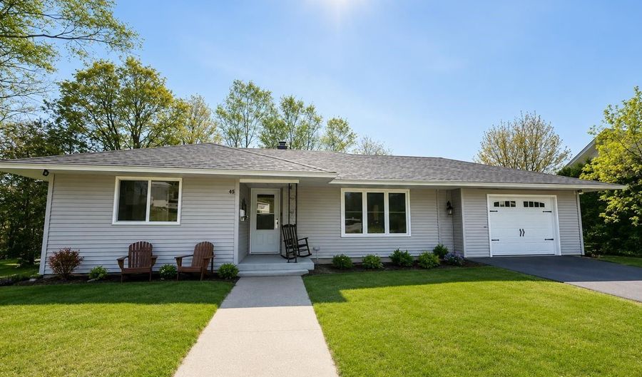 49 Jasper St, Berlin, NH 03570 - 3 Beds, 1 Bath