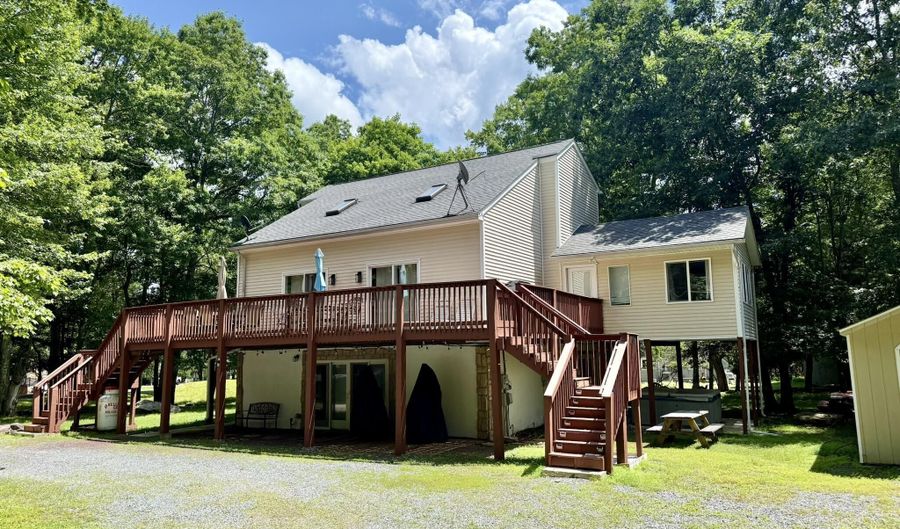 82 Tennyson Cir, Albrightsville, PA 18210 - 5 Beds, 3 Bath