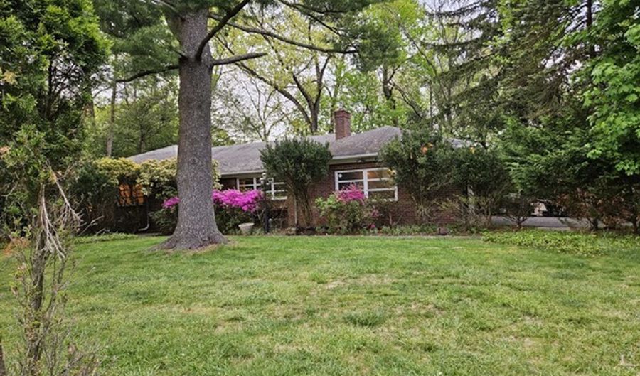 214 Crescent Ave, Wyckoff, NJ 07481 - 3 Beds, 2 Bath