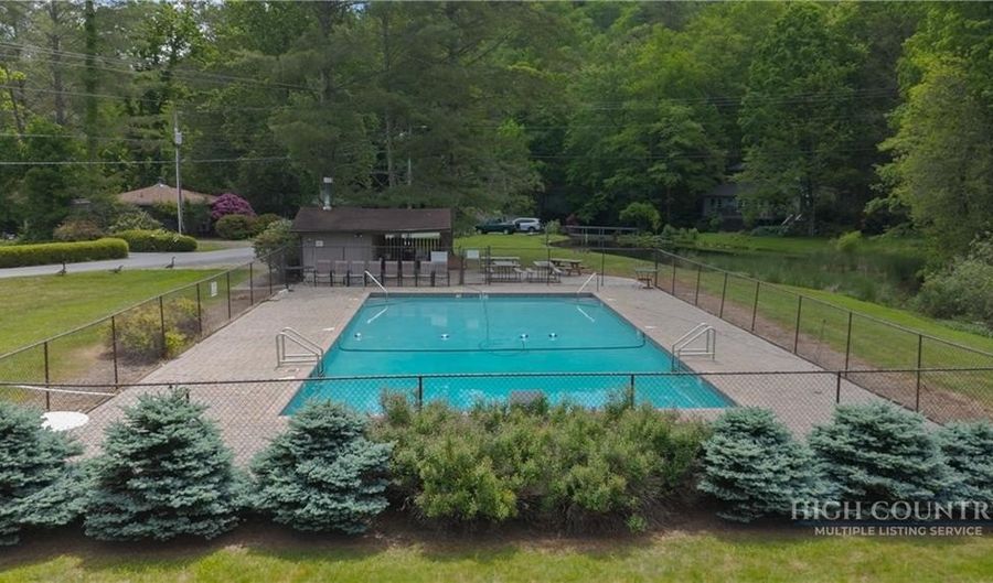 141 Snowflake Rd, Banner Elk, NC 28604 - 2 Beds, 1 Bath