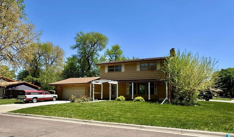 100 N Needles Dr, Brandon, SD 57005 - 4 Beds, 3 Bath