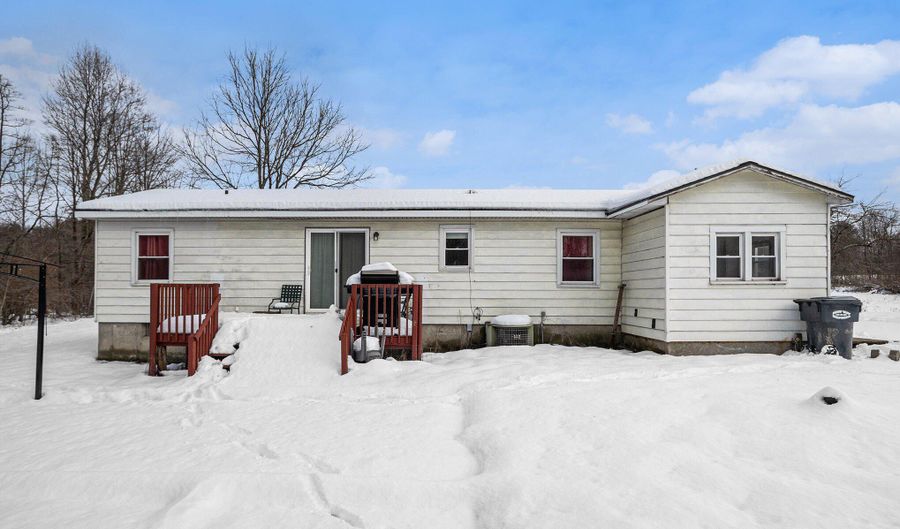 348 39th St, Allegan, MI 49010 - 2 Beds, 2 Bath