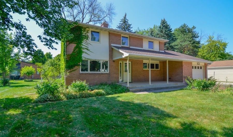 1105 S TIMMERS Ln, Appleton, WI 54914 - 3 Beds, 3 Bath