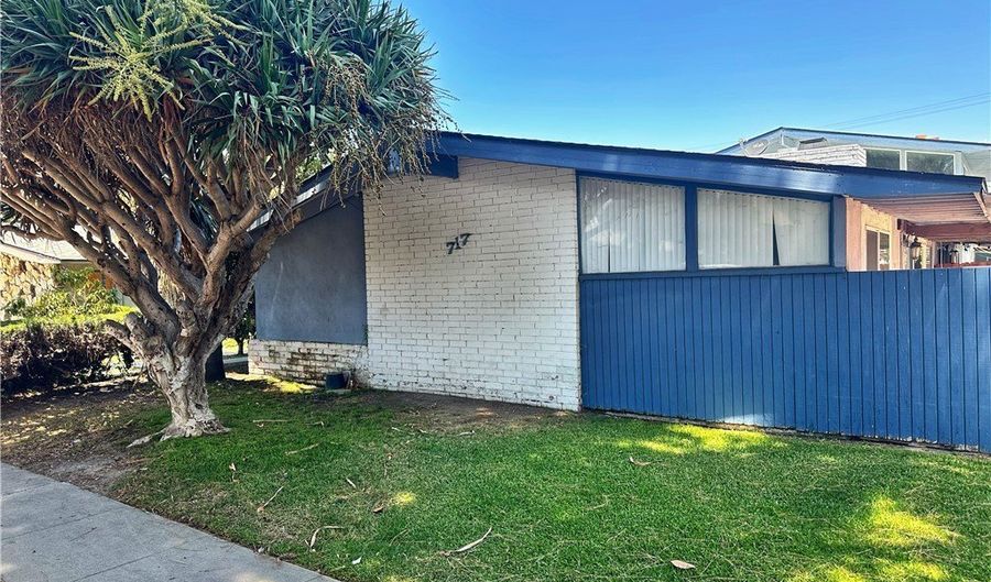 717 W Provential Dr D, Anaheim, CA 92805 - 2 Beds, 1 Bath