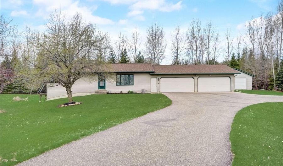 822 110th St, Roberts, WI 54023 - 3 Beds, 2 Bath