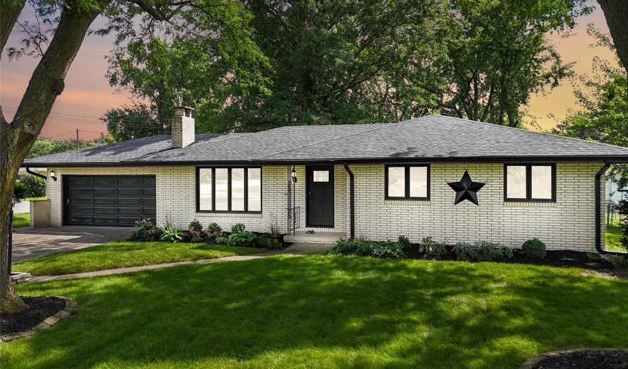 6785 NW 10th St, Des Moines, IA 50313 - 3 Beds, 3 Bath