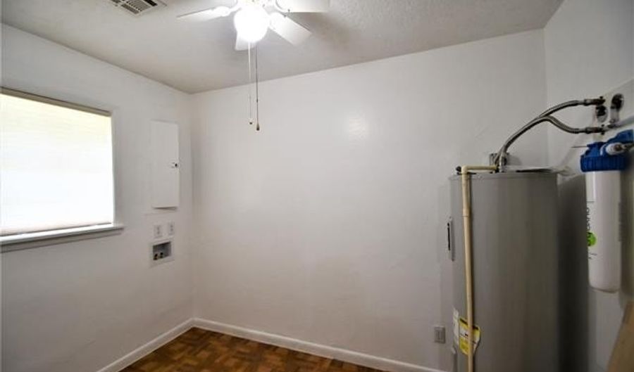 1604 Broadway Blvd W, Ada, OK 74820 - 3 Beds, 2 Bath