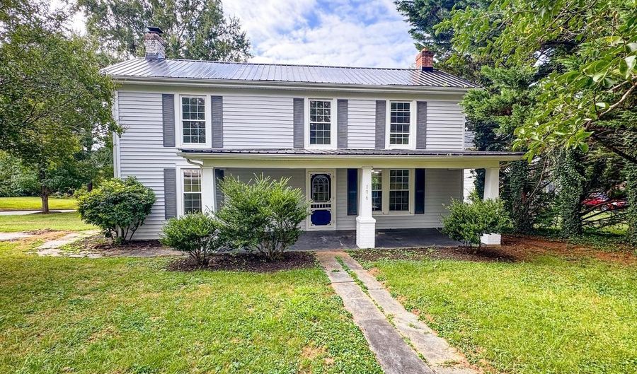 176 N Main, Amherst, VA 24521 - 3 Beds, 2 Bath