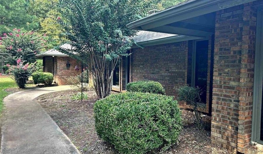 1414 Country Club Rd, Arkadelphia, AR 71923 - 3 Beds, 3 Bath