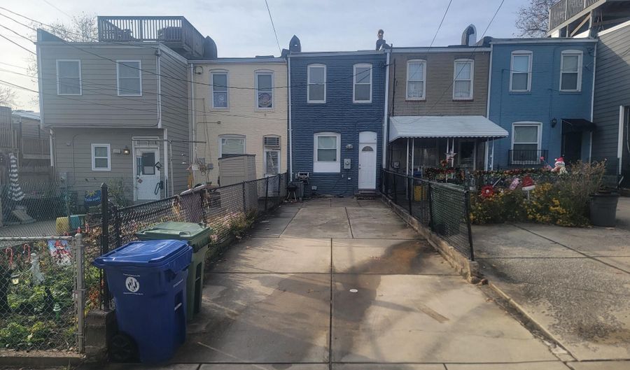 713 S BAYLIS St, Baltimore, MD 21224 - 3 Beds, 2 Bath