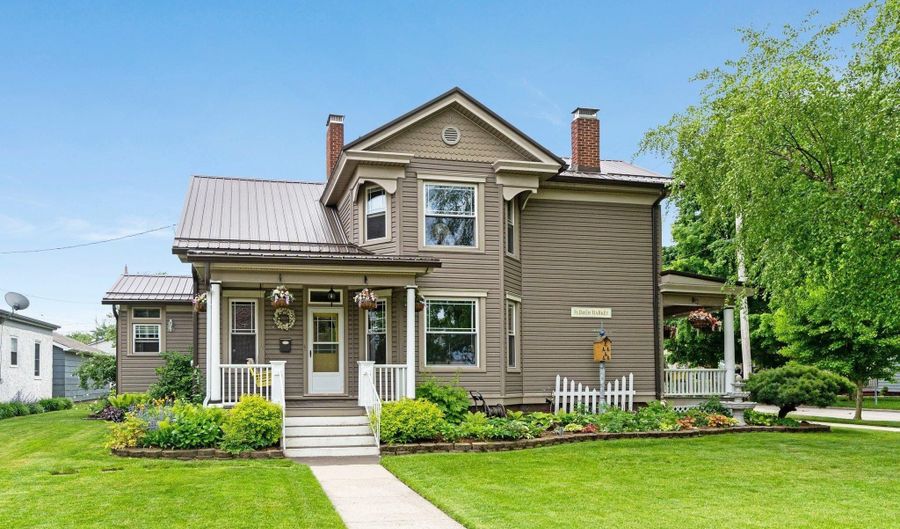 804 S Jackson St, Auburn, IN 46706 - 4 Beds, 2 Bath
