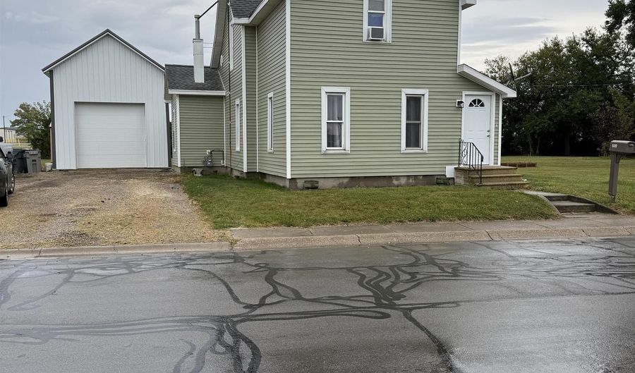 609 Welty St, Berne, IN 46711 - 3 Beds, 1 Bath