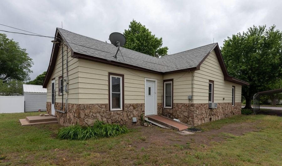 220 N Washington, Arnett, OK 73832 - 2 Beds, 3 Bath