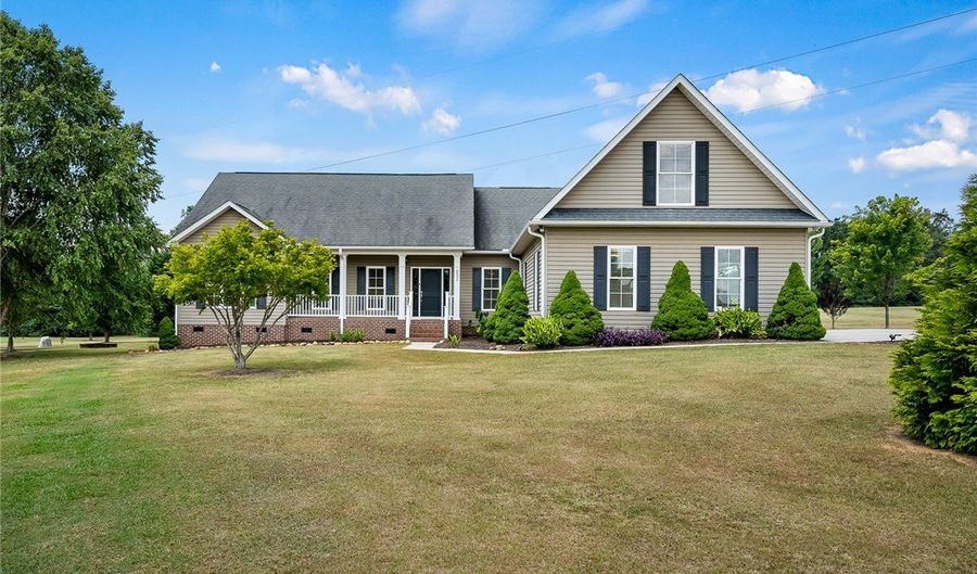 231 Public Well Rd, Anderson, SC 29626 - 3 Beds, 3 Bath