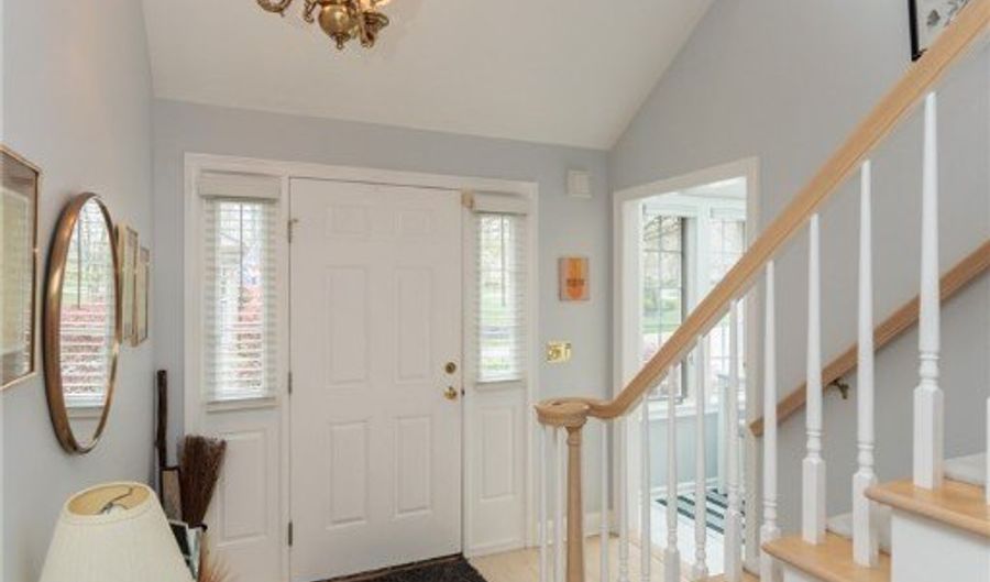 117 Royal Oak Dr, Aurora, OH 44202 - 4 Beds, 4 Bath