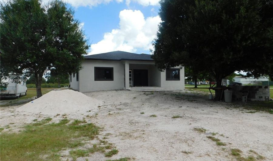 687 Hunting Club Ave, Clewiston, FL 33440 - 4 Beds, 3 Bath