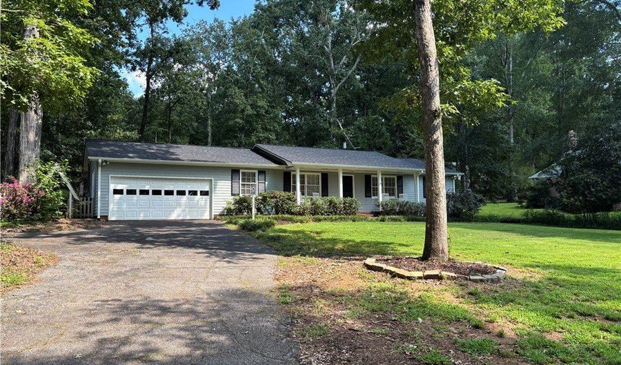 213 Brookgreen Dr, Anderson, SC 29625 - 3 Beds, 2 Bath