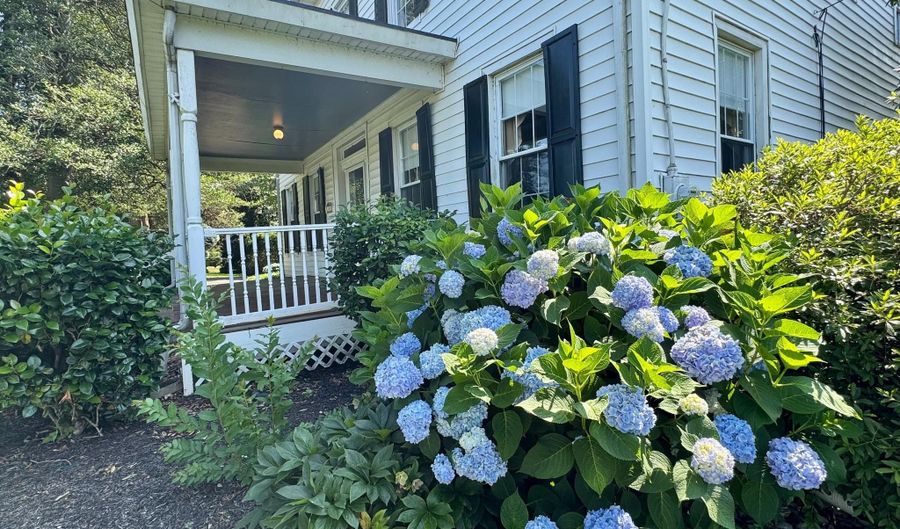 164 ELLISDALE Rd, Allentown, NJ 08501 - 5 Beds, 2 Bath