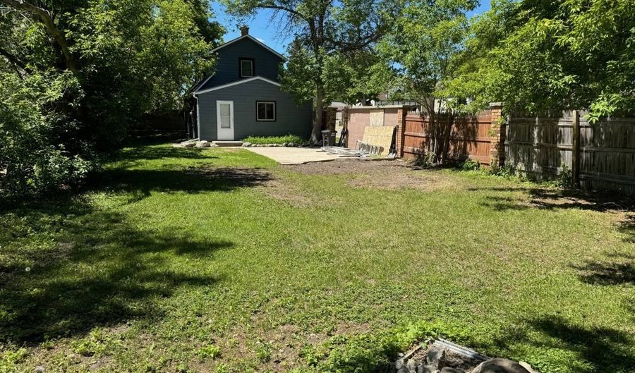 701 Thompson St, Bottineau, ND 58318 - 2 Beds, 1 Bath