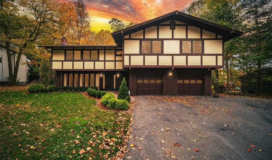 4 Ayr Ct, Airmont, NY 10901 - 4 Beds, 3 Bath