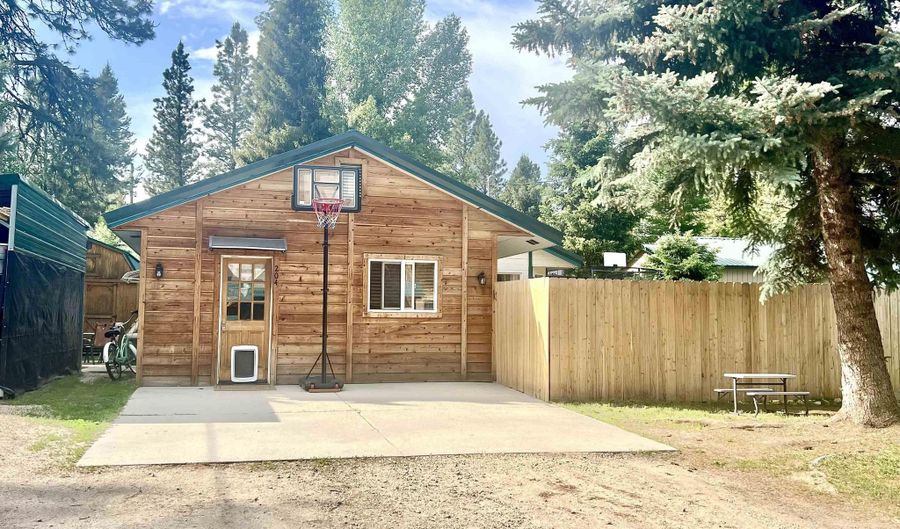 204 W Kerby St, Cascade, ID 83611 - 3 Beds, 2 Bath