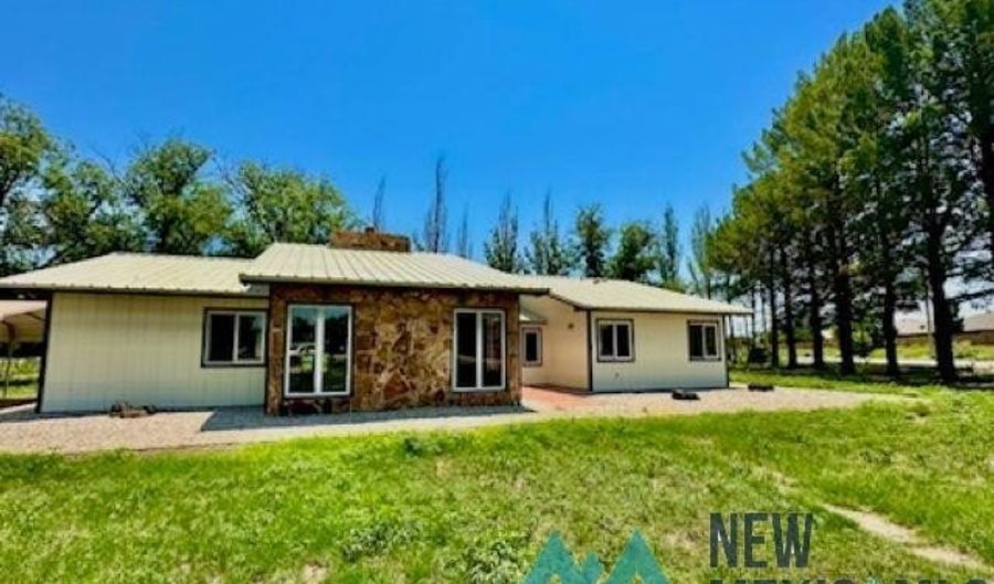706 W Cherry Ln, Carlsbad, NM 88220 - 4 Beds, 3 Bath