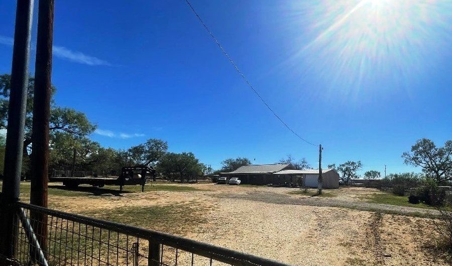 11612 LOOP 107, Adkins, TX 78101 - 3 Beds, 2 Bath