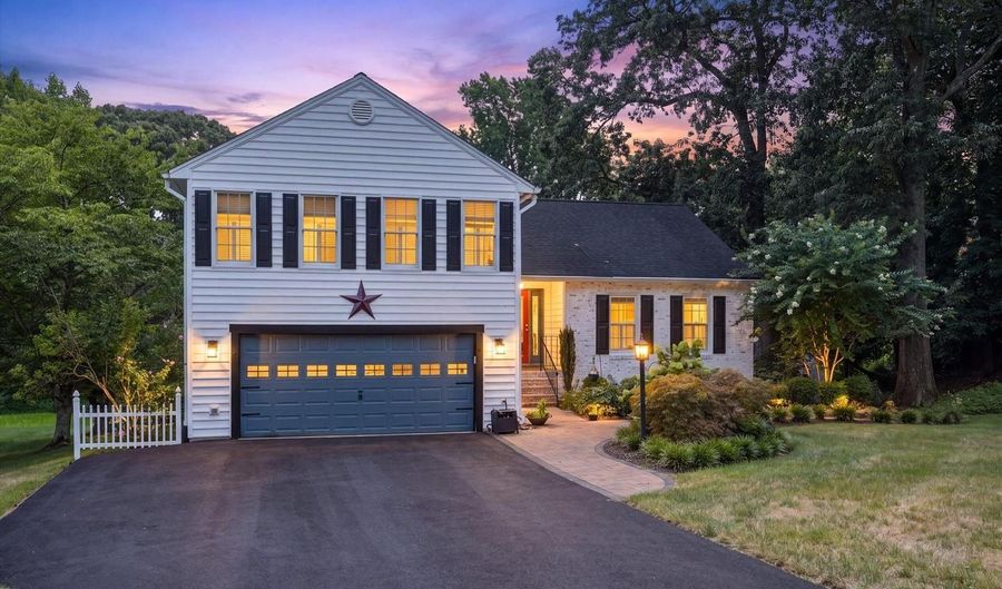 527 BAY HILLS Dr, Arnold, MD 21012 - 4 Beds, 4 Bath