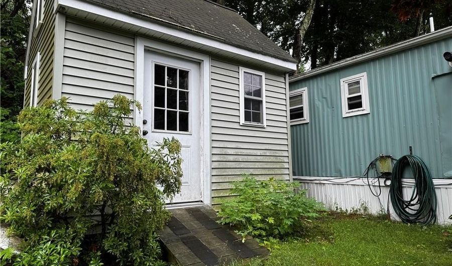 23 WOODRIDGE Dr, Burrillville, RI 02839 - 2 Beds, 1 Bath