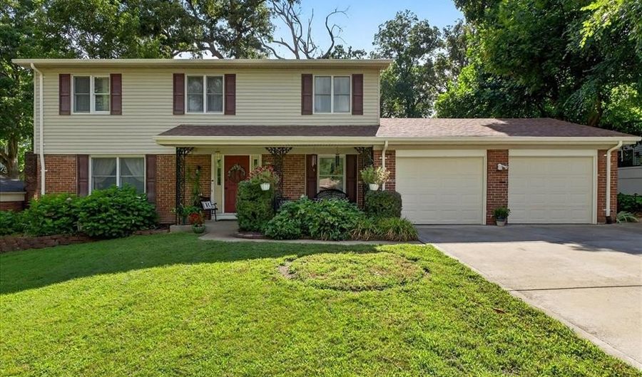 316 Portwind Pl, Ballwin, MO 63021 - 4 Beds, 3 Bath