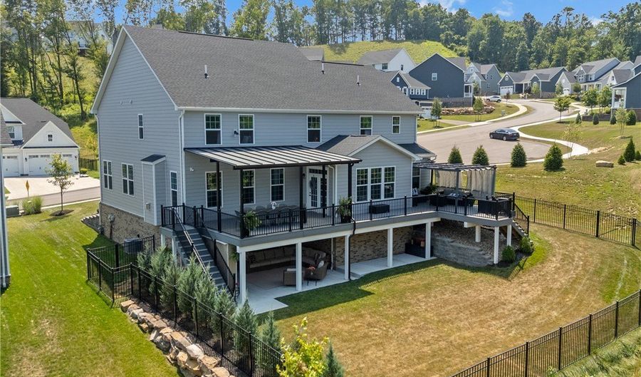 327 Crest Ln, Adams Twp., PA 16046 - 5 Beds, 5 Bath