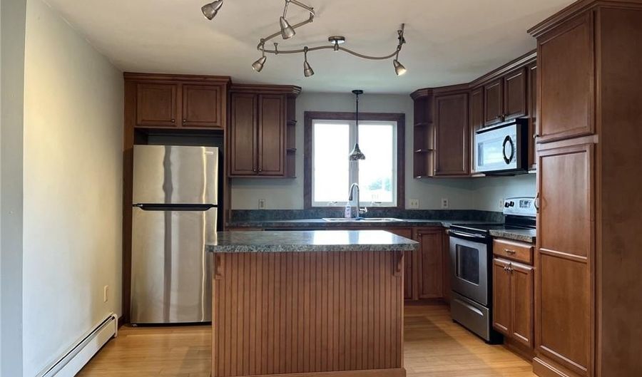 3 Buttonwood St 2, Bristol, RI 02809 - 3 Beds, 1 Bath